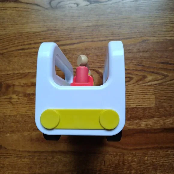 Lovevery bus and lockbox from the Realist playkit (19-21m) - Picture 15 of 16